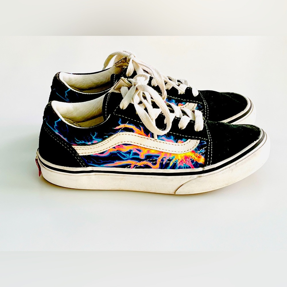 VANS—KIDS SIZE 2–CLEANED—LOTS OF LIFE TO GO—ADORABLE—